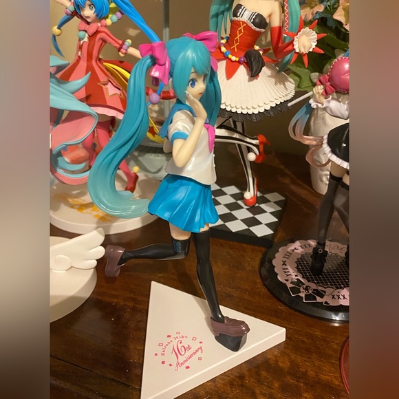 Hatsune Miku 16th Anniversary Luminasta KEI ver. SEGA Figure - Picture 3 of 11